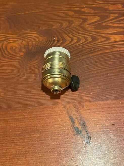 Stara oprawka mosiężna z porcelanką i wyłącznikiem E27