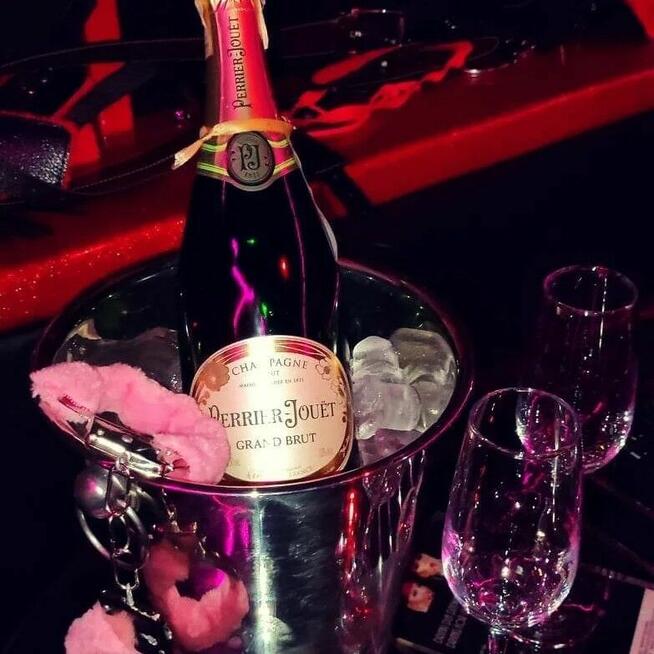 KELNERKA DO KLUBU NOCNEGO/ CENTRUM WARSZAWY