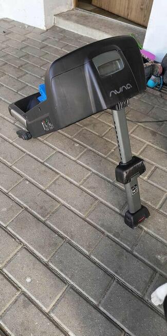 Nosidełko firmy Nuna z bazą isofix