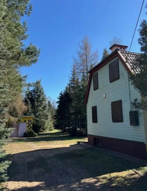 Dom z dużą działką o pow. 2012 m², blisko do wody.