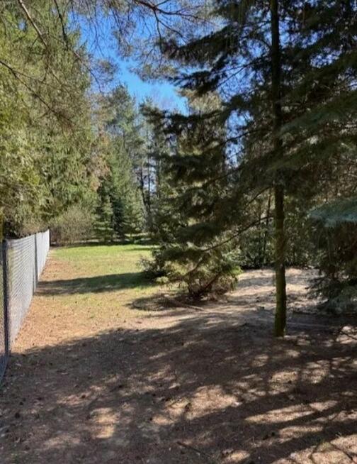 Dom z dużą działką o pow. 2012 m², blisko do wody.