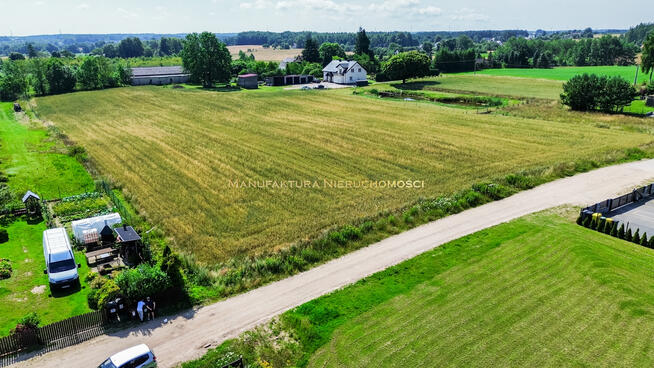 Działka budowlana z mediami obok Żukowa