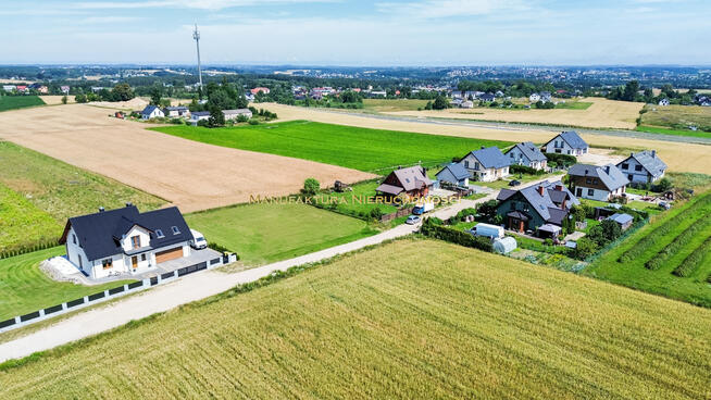 Działka budowlana z mediami obok Żukowa