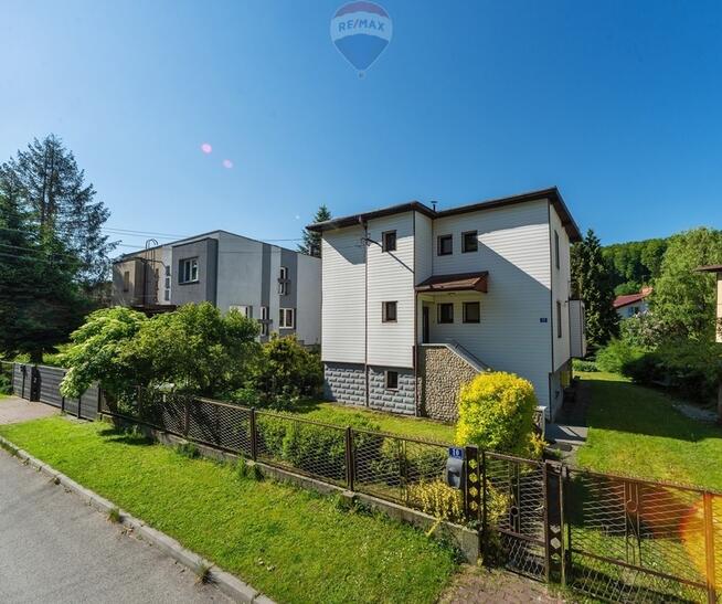 Dom wolnostojący w świetnej lokalizacji