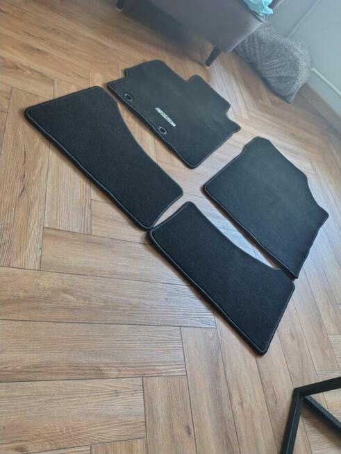 Oryginalne Dywaniki Welurowe Do Toyota Yaris. Polecam.