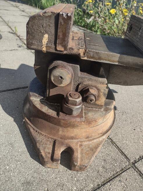 Imadło maszynowe uchylne obrotowe