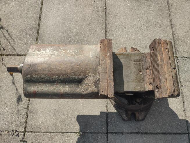 Imadło maszynowe uchylne obrotowe