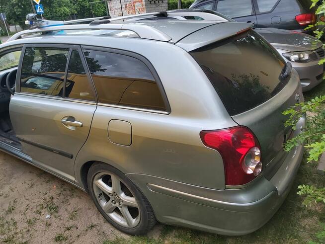 Sprzedam toyote avesis t25