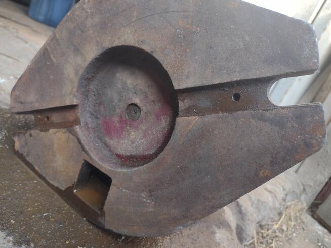 Imadło maszynowe uchylne obrotowe