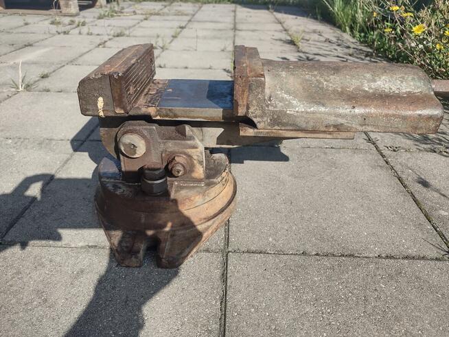 Imadło maszynowe uchylne obrotowe