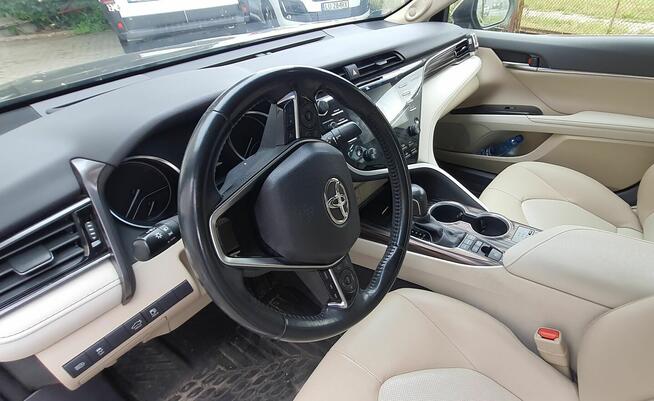 Toyota Camry Comfort 2.5 Hybryda 2021 przebieg 91 000 km