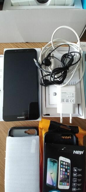 Zestaw 6 telefonów i 2 tabletów z akcesoriami