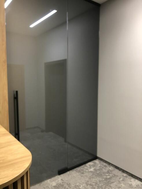 Ścianki szklane z inteligentną Folią