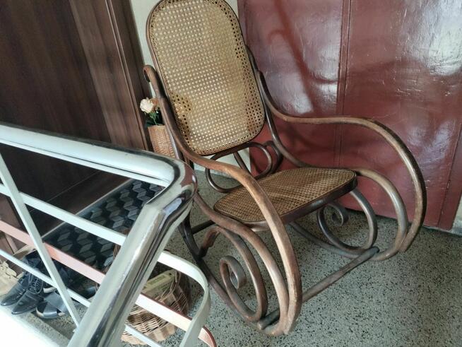 Stary fotel bujany z drewna lata 70 antyk
