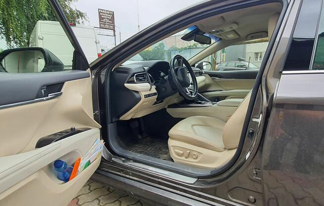Toyota Camry Comfort 2.5 Hybryda 2021 przebieg 91 000 km