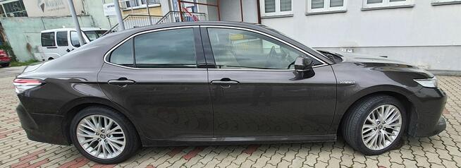 Toyota Camry Comfort 2.5 Hybryda 2021 przebieg 91 000 km
