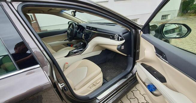 Toyota Camry Comfort 2.5 Hybryda 2021 przebieg 91 000 km
