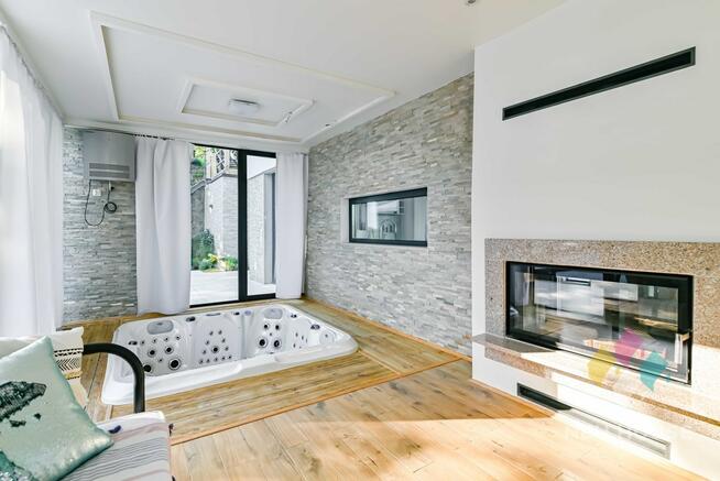 Posiadłość na wzgórzu z widokiem i basenem