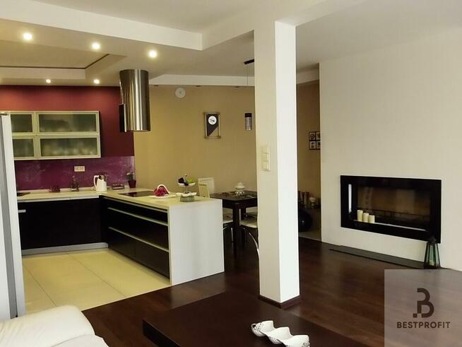 Dom Kobylnica, Główna