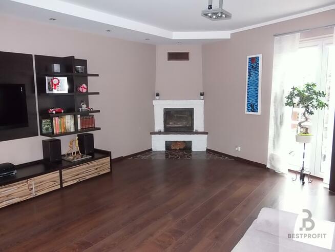 Dom Kobylnica, Główna