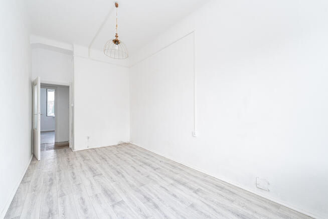 Okazja! Dwa ustawne pokoje z widną kuchnią