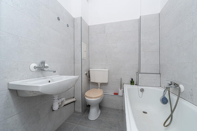 Okazja! Dwa ustawne pokoje z widną kuchnią