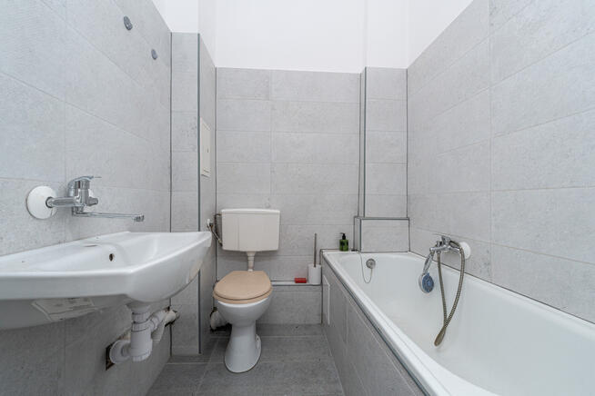 Okazja! Dwa ustawne pokoje z widną kuchnią