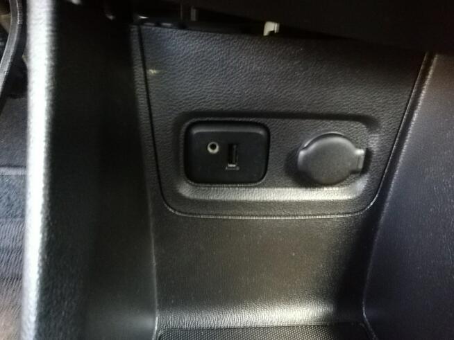 Opel Karl małe sprytne w benzynie klimatyzowane