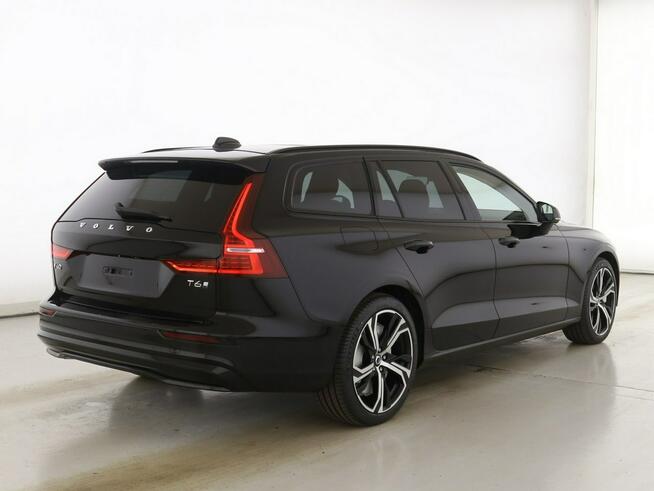 Volvo V60 T6 AWD Ultra Dark Hybryda Plug-In MY 2025