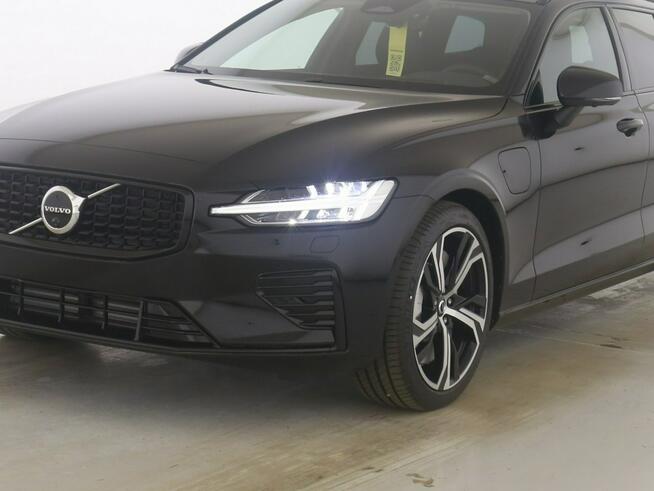 Volvo V60 T6 AWD Ultra Dark Hybryda Plug-In MY 2025