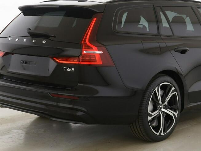 Volvo V60 T6 AWD Ultra Dark Hybryda Plug-In MY 2025