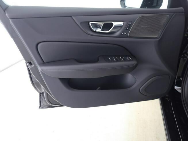 Volvo V60 T6 AWD Ultra Dark Hybryda Plug-In MY 2025