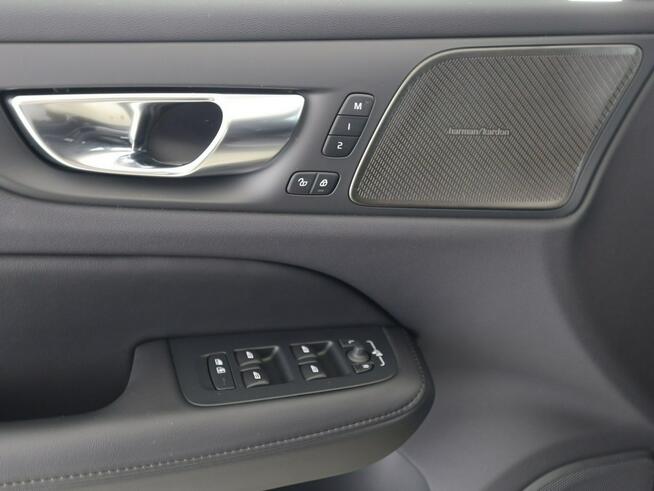 Volvo V60 T6 AWD Ultra Dark Hybryda Plug-In MY 2025