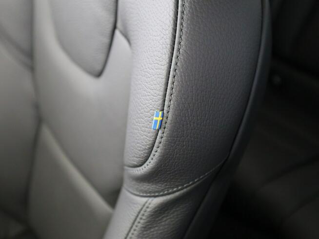 Volvo V60 T6 AWD Ultra Dark Hybryda Plug-In MY 2025