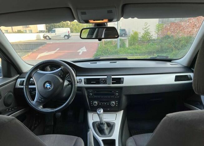 BMW Seria 3 sedan E90 lift titansilber 318D 5-6 l diesel