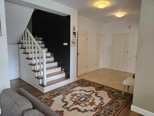 Dom 280 m² wolnostojący, ponad 4 pokoje, działka 1300 m²