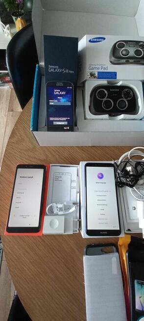 Zestaw 6 telefonów i 2 tabletów z akcesoriami