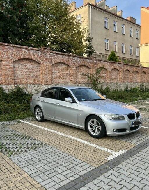 BMW Seria 3 sedan E90 lift titansilber 318D 5-6 l diesel
