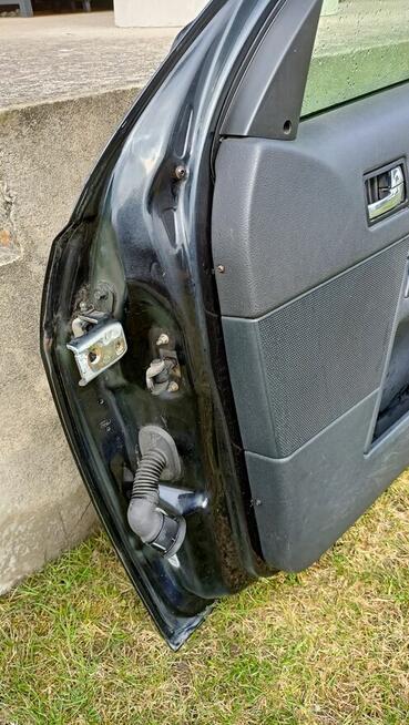 Drzwi prawe przednie czarne do Forda Mondeo MK 3