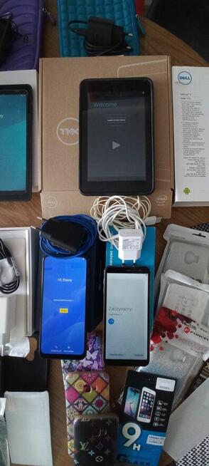 Zestaw 6 telefonów i 2 tabletów z akcesoriami
