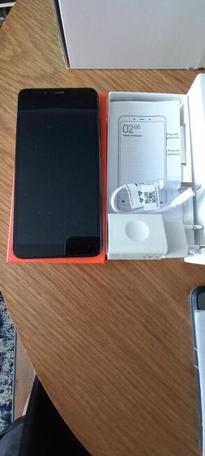 Zestaw 6 telefonów i 2 tabletów z akcesoriami