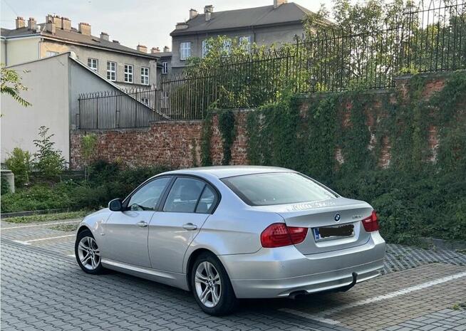 BMW Seria 3 sedan E90 lift titansilber 318D 5-6 l diesel