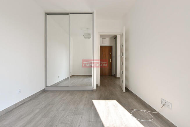 Komfortowe 2pok osobna kuchnia parking ochrona ENG