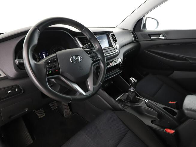Hyundai Tucson navi klima auto kamera i czujniki parkowania