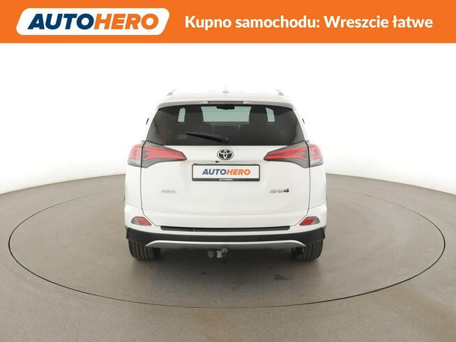 Toyota RAV-4 grzane fotele półskóra hak kamera BiLED tempomat