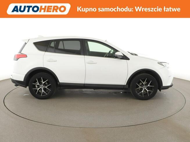 Toyota RAV-4 grzane fotele półskóra hak kamera BiLED tempomat