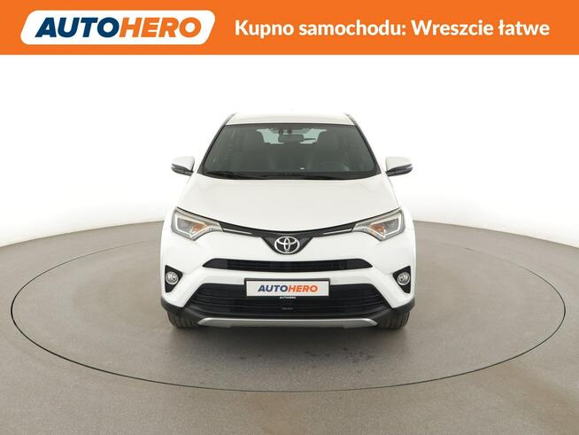 Toyota RAV-4 grzane fotele półskóra hak kamera BiLED tempomat