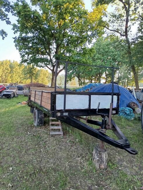 Przyczepa jedno osiowa rozszutnik