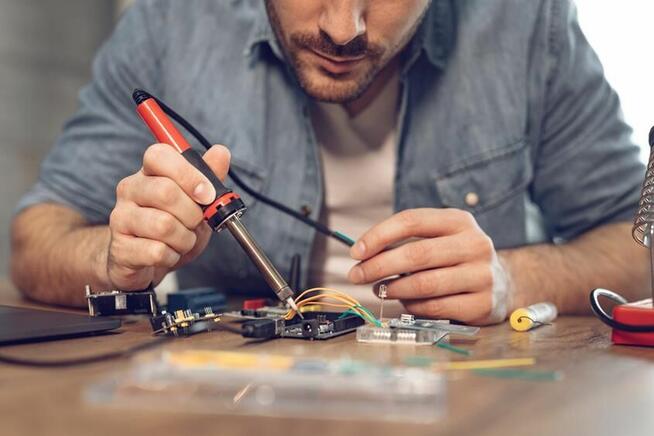Praca dla montera elektroniki