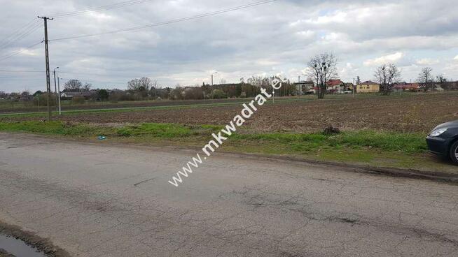 Działka budowlana 1002 m² z MPZP, media w drodze